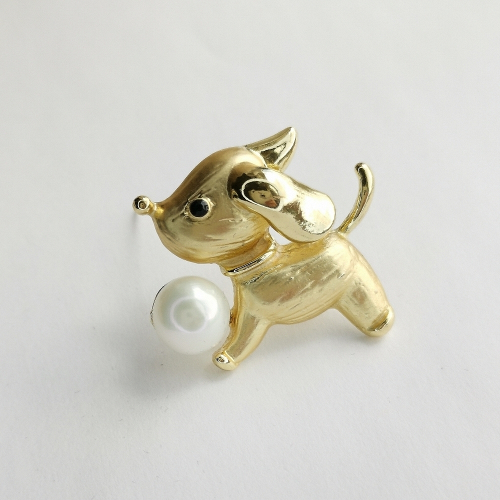 Vintage Dog with Ball pin brooch Freshwater Pearl